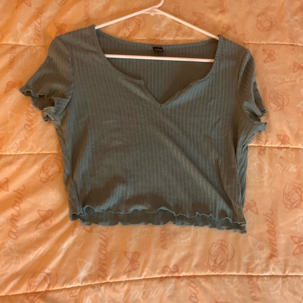 Green/gray lettuce top large